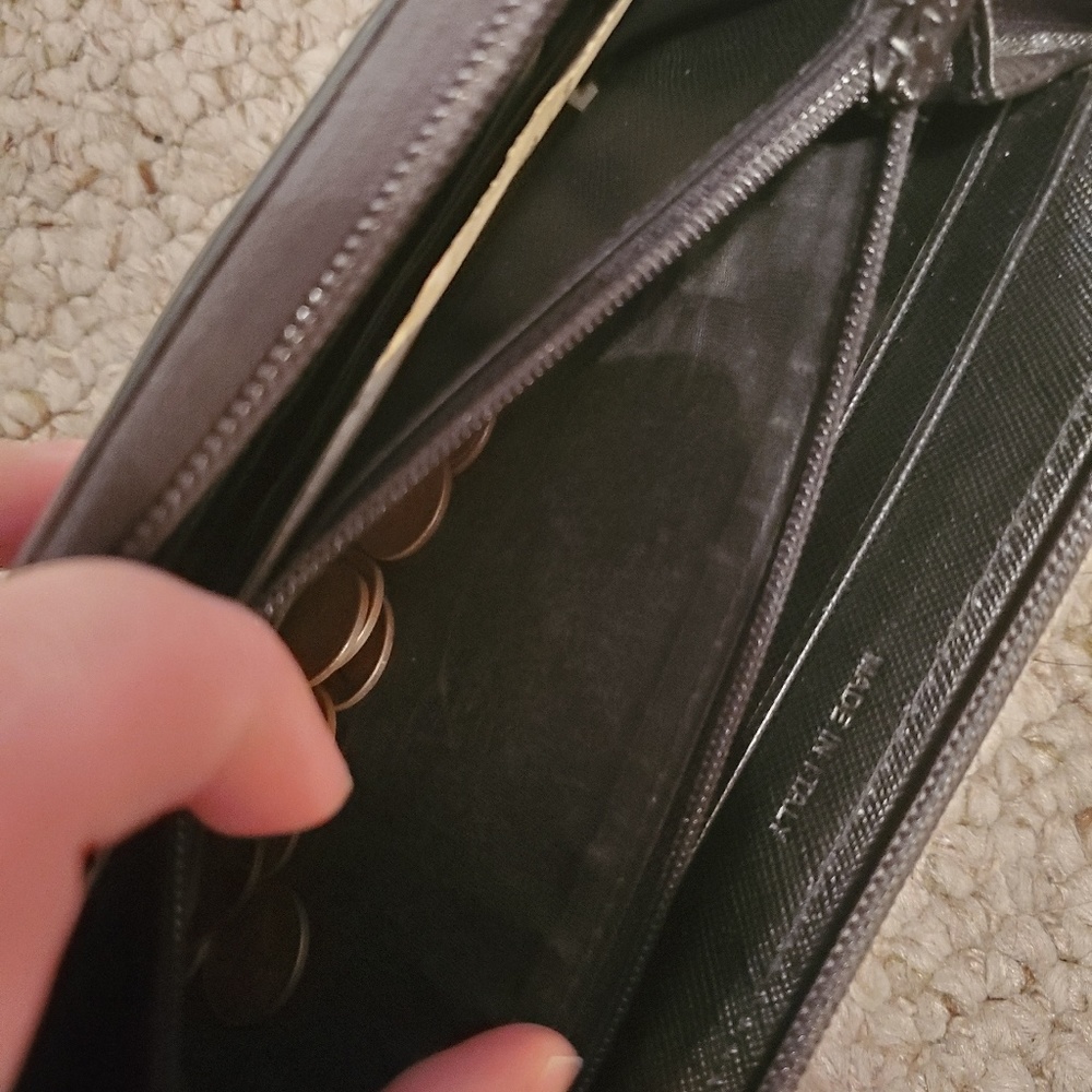 Prada Wallet - Picture 7 of 8